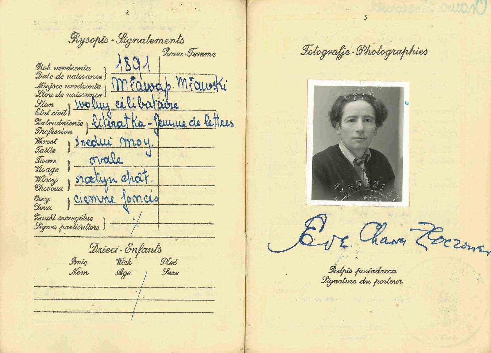 Ein kleines Foto von Eve Adams erscheint auf einer Passseite.