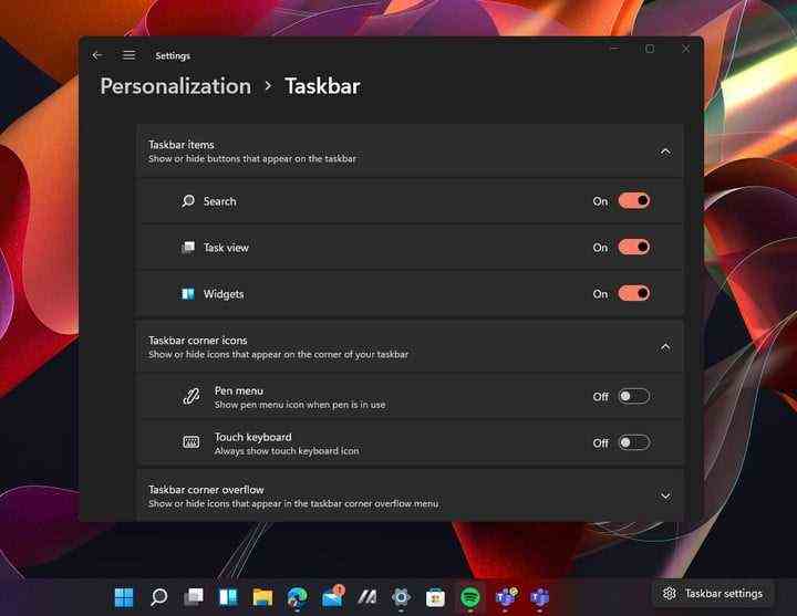 Das Personalisierungsmenü der Taskleiste in Windows 11 wird auf dem Bildschirm geöffnet.