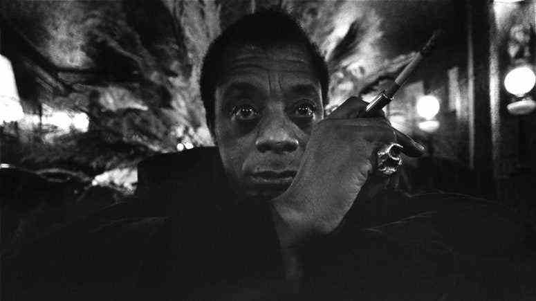 Schwarz-Weiß-Foto von James Baldwin