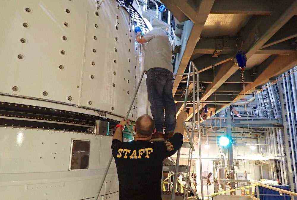 Ingenieure, die an Boeings Starliner-Raumschiff arbeiten.