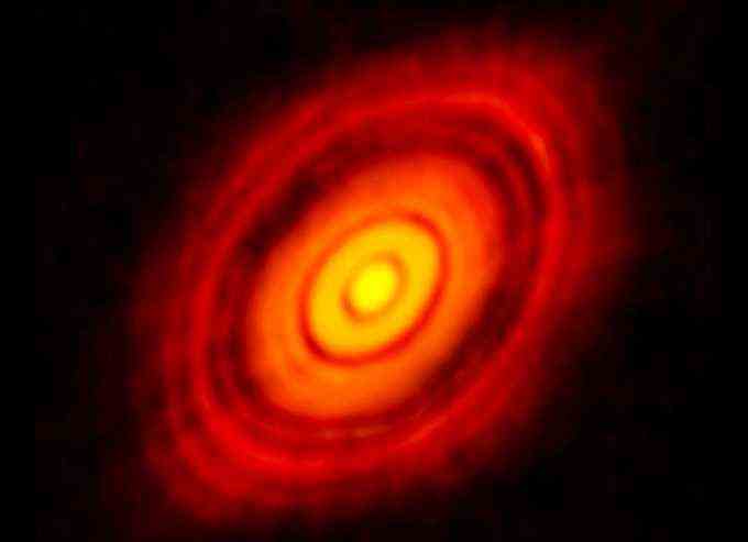 Roter Planeten bildende Scheibe um HL Tauri