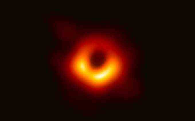 Bild eines Schwarzen Lochs im Zentrum der Galaxie M87