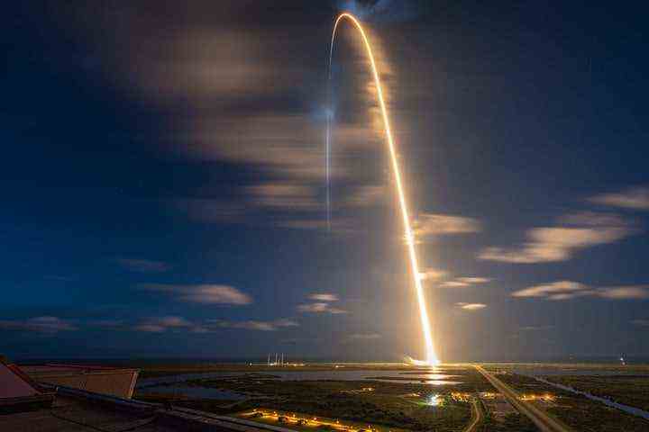 Die Falcon 9-Rakete von SpaceX trägt die vier Inspiration4-Crewmitglieder in den Weltraum.