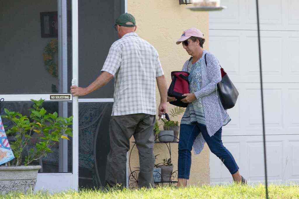 Christopher und Roberta Laundrie kehren in ihr Zuhause in North Port, Florida, zurück.