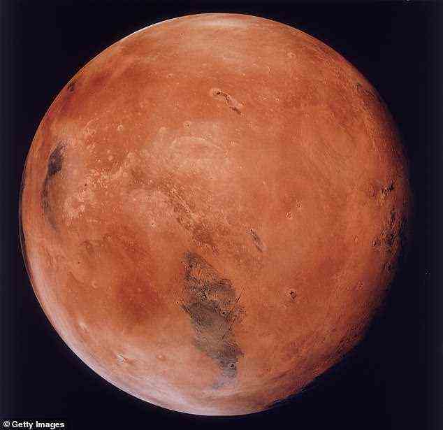 Der Mars war nicht immer ein großer trockener rostiger Fels wie heute.  Vor etwa 4,3 Milliarden Jahren hätte der Mars genug Wasser gehabt, um seine gesamte Oberfläche in einer etwa 137 Meter tiefen Flüssigkeitsschicht zu bedecken