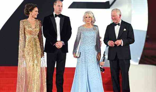 Bond: Cambridges, Charles und Camilla bei Premiere