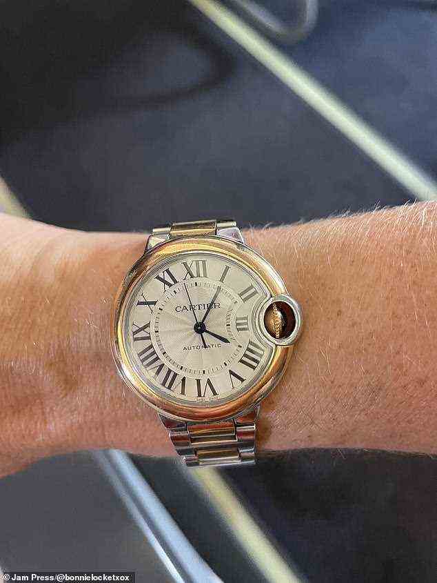 Das Model hat sich auch eine 10.000 Pfund teure Uhr des französischen Juweliers Cartier gegönnt, die abgebildet ist, und hat bisher 200.000 Pfund für Designer-Kicks ausgegeben