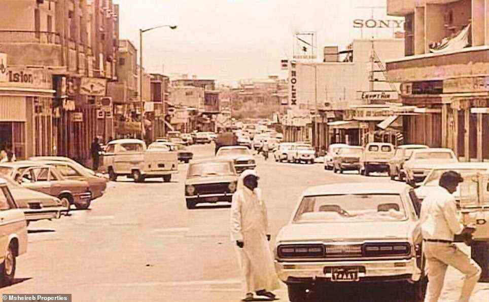 AL KAHRABA STREET: Al Kahraba street was the first street in Qatar to be fully lit. Its name derives from this fact - ‘kahraba’ means electricity in Arabic