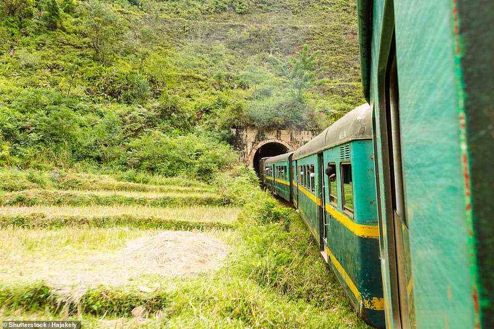 Auf dem richtigen Weg für eine grandiose Reise: John empfiehlt die Fahrt mit der Madagaskar-Bahn Fianarantsoa-Cote Est, die durch 48 Tunnel und über 67 Brücken fährt