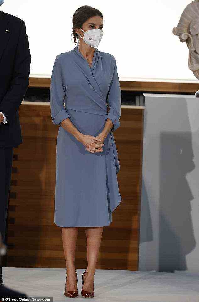 Königin Letizia von Spanien (im Bild) machte heute Abend eine elegante Figur, als sie zusammen mit ihrem Ehemann König Felipe an den National Culture Awards in Madrid teilnahm