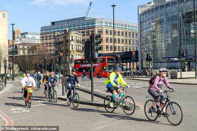 Laut DfT war der Anstieg der Radfahrertoten im letzten Jahr auf einen Anstieg der Fahrradkilometer um 46 % gesunken.  Die Menschen in Briten haben im Jahr 2020 5,03 Milliarden Meilen zurückgelegt, gegenüber 3,45 Milliarden im Jahr zuvor