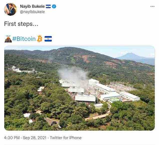 Am Dienstag twitterte Präsident Bukele ein 25-Sekunden-Video mit einem Vulkankraftwerk, einem Versandcontainer mit Bitcoin-Mining-Rigs und Technikern, die ASIC-Mining-Maschinen installieren.  In der begleitenden Bildunterschrift schrieb Bukele „Erste Schritte…“