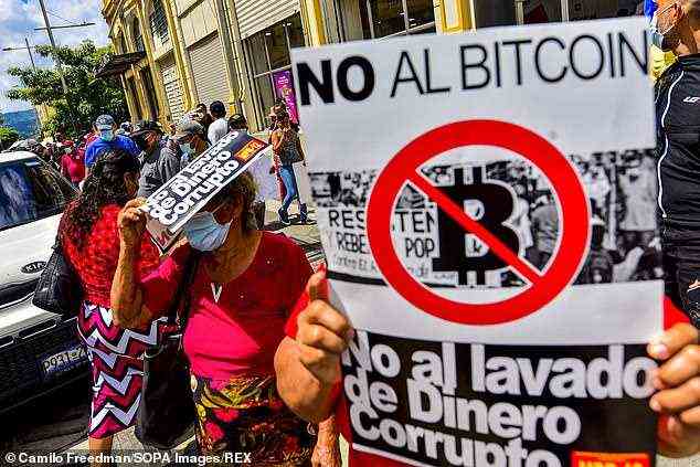 Demonstranten gingen in San Salvador auf die Straße, um sich dem Plan der Regierung zu widersetzen, Bitcoin zu einem gesetzlichen Zahlungsmittel zu machen