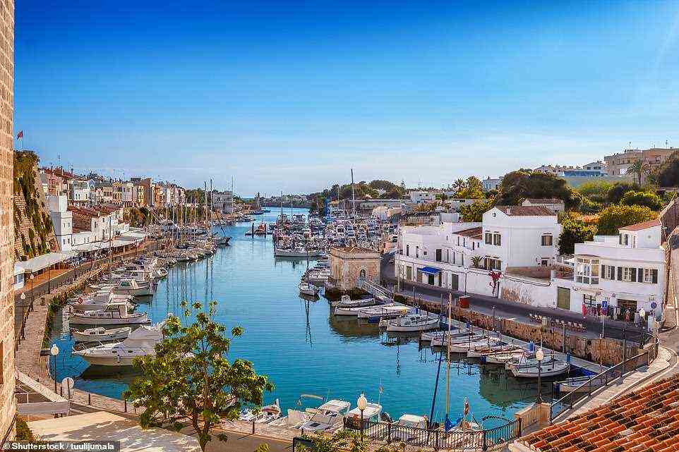 La Tanca, eine der 17 Villen von Vintage Travel, ist eine zehnminütige Fahrt von der historischen Hafenstadt Ciutadella . entfernt