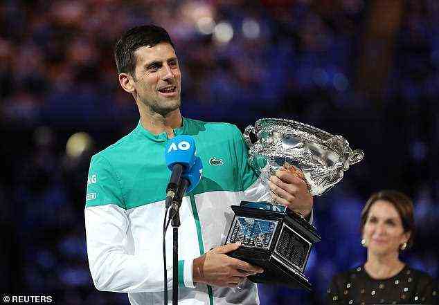Djokovic, der die Veranstaltung bereits neunmal gewonnen hat, könnte mit einem Spielverbot belegt werden, wenn ein Impfstoffmandat vorgelegt wird (Bild bei den Australian Open 2021 vor minimaler Teilnehmerzahl).