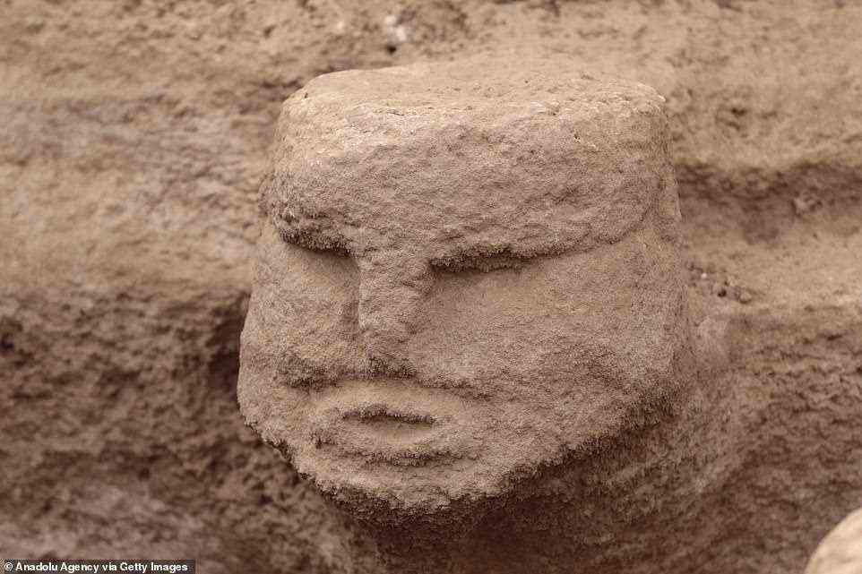 Darunter befinden sich viele 3D-Skulpturen und menschliche Darstellungen, einschließlich solcher von menschlichen Köpfen (im Bild), sagten Archäologen