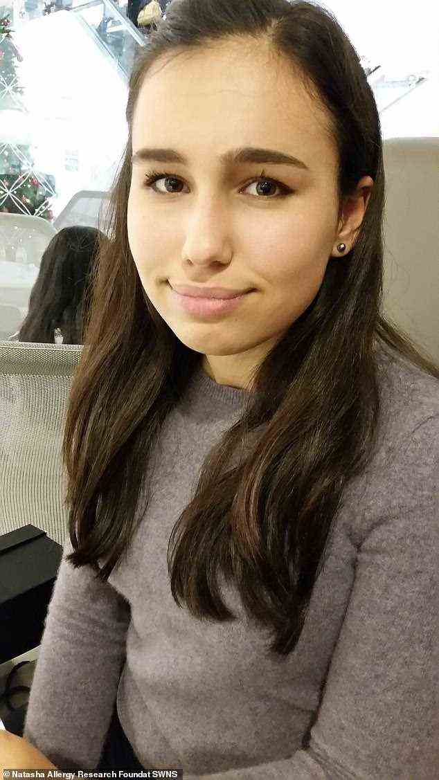 Die 15-Jährige (im Bild) aus Fulham, West-London, starb im Juli 2016, nachdem sie ein Baguette gegessen hatte, von dem sie nicht wusste, dass es versteckte Sesamsamen enthielt