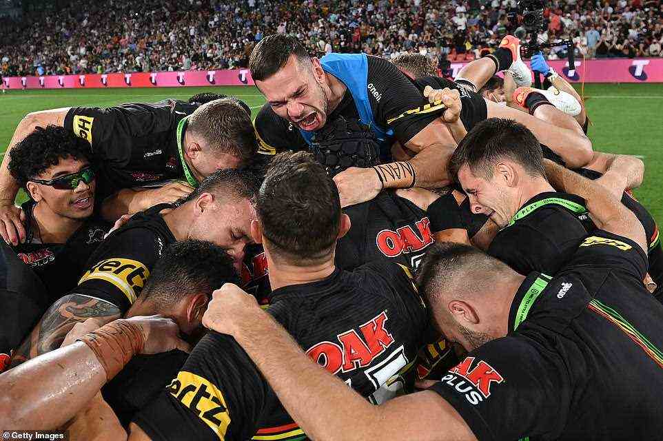 Es gab emotionale Szenen, nachdem die Penrith Panthers am Sonntagabend in einem epischen NRL Grand Final South Sydney besiegt hatten (Bild)