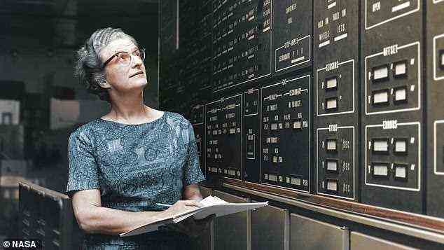 Im Mai 2020 wurde der Name des Teleskops zu Ehren von Nancy Grace Roman (im Bild) geändert.  Sie organisierte eine große Sammlung von Astronomen und Ingenieuren aus dem ganzen Land, um einen Plan für das zu erstellen, was das Hubble-Teleskop werden sollte, und half 1978 dabei, den Kongress davon zu überzeugen, seine 36-Millionen-Dollar-Entwicklung zu genehmigen