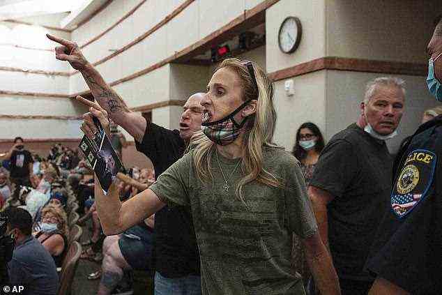 Eltern protestieren am 12. August gegen Maskenpflicht in Schulen in Las Vegas, Nevada