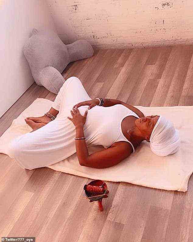 Praxis: Oyá, Inhaberin des Oyá Healing Space in Philadelphias Germantown, bietet eine Reihe von Dienstleistungen an, darunter geführtes Yoga, Massage, geführte Meditation, Klangheilung