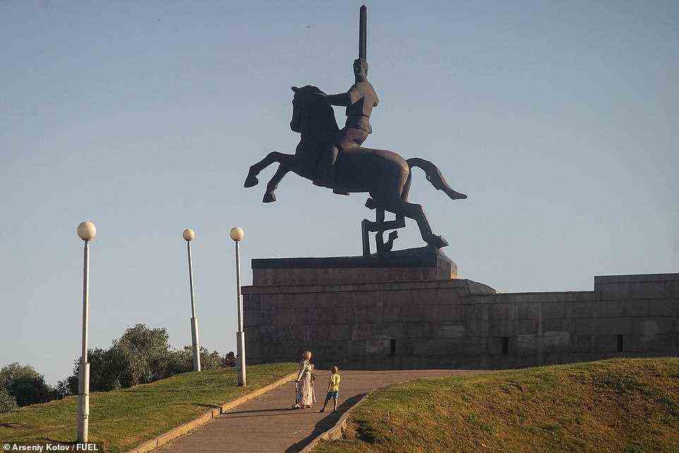 Siegesdenkmal in Weliki Nowgorod, das 1974 zum 30.