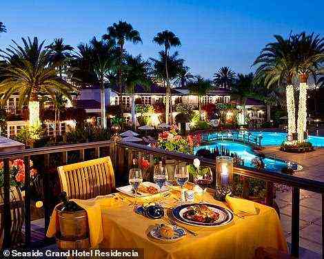 Laut Kit . setzt das Seaside Grand Hotel Residencia (Bild oben) „einen Goldstandard für rücksichtslosen Luxus“.
