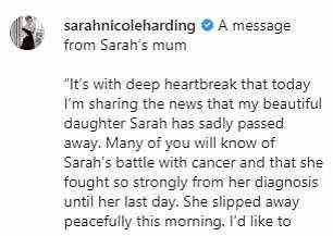 Auf ihrem Instagram-Account wurde eine Nachricht von Sarahs Mutter Marie gepostet.  Darin stand: „Mit tiefem Herzensschmerz teile ich heute mit, dass meine wunderschöne Tochter Sarah leider verstorben ist.“