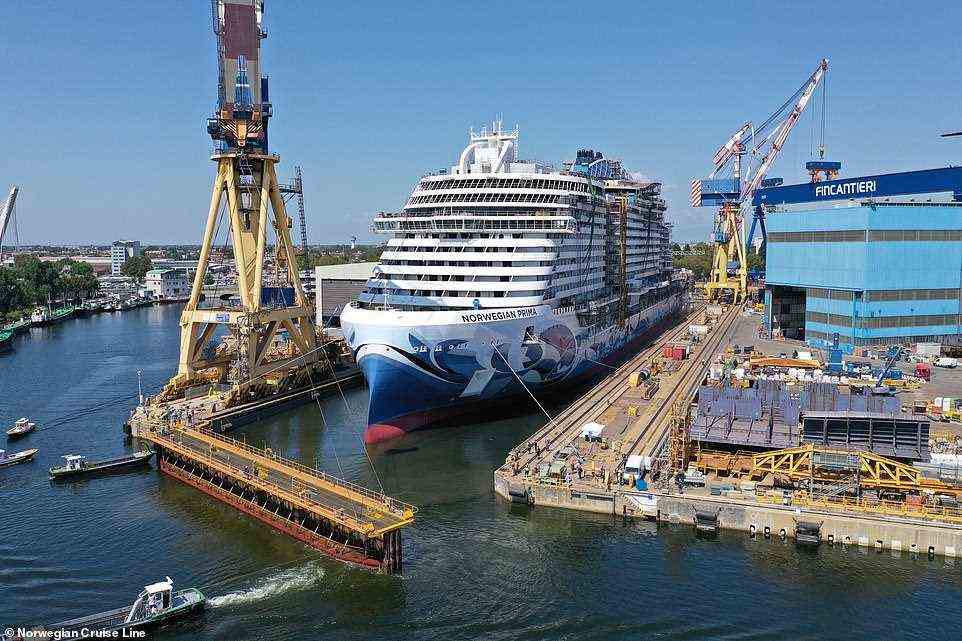 Das 3.215 Passagiere fassende Schiff ist das erste von sechs neuen Schiffen der Prima-Klasse von Norwegian Cruise Line