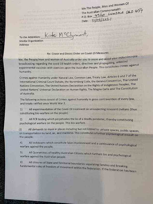 Kate McClymont, eine investigative Reporterin des Sydney Morning Herald, gab am Freitag bekannt, dass sie von der Gruppe ins Visier genommen wurde und teilte ein Bild des bizarren Briefes mit