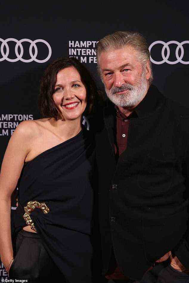 Unterstützung: Während sie auf dem roten Teppich posierte, kuschelte sich die 43-jährige Schauspielerin/Regisseurin an ihren Kumpel Alec Baldwin