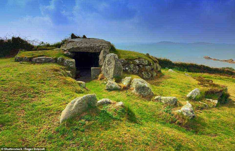 Besuchen Sie die Grabkammer von Bant's Carn aus der Bronzezeit auf der 'Geführten Inselhüpfen'-Tour von HF Holidays