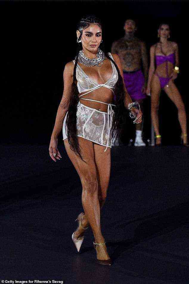 Heiß heiß heiß: Sie hat diesen Monat bewiesen, dass sie eine 10 ist, als sie für Rihannas dritte Savage X Fenty-Show in Los Angeles Dessous modelte