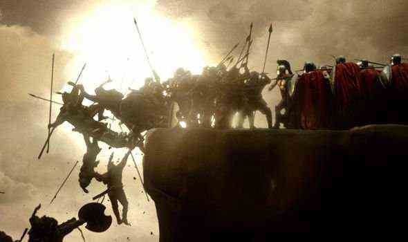 Spartaner treiben die persische Armee über eine Klippe