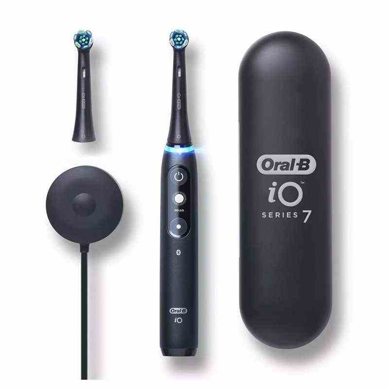 Oral-B iO 7 Elektrische Zahnbürste auf weißem Hintergrund