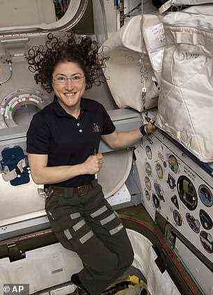 Christina Koch, berühmt für die Teilnahme am ersten rein weiblichen Weltraumspaziergang, verbrachte 2019 328 Tage im Weltraum an Bord der ISS