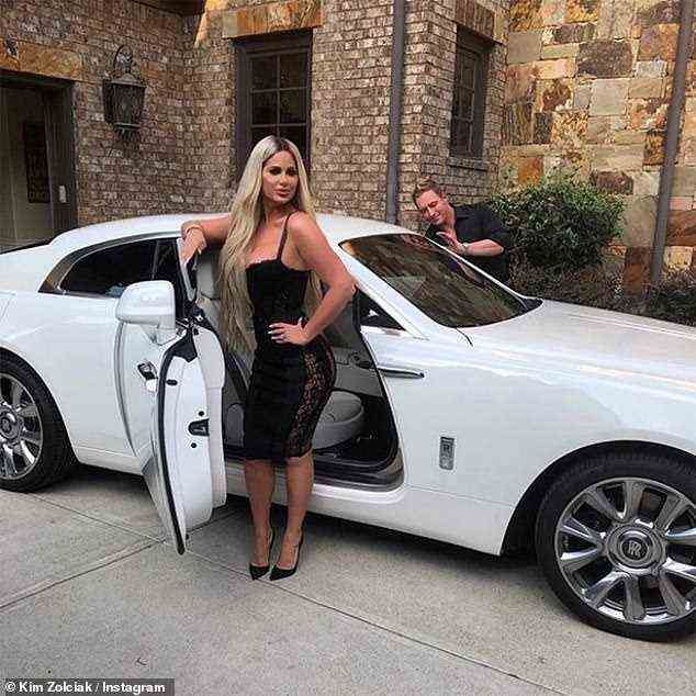 Deja vu: Zolciak mit ihrem Mann Kroy Biermann vor ihrem weißen Rolls-Royce
