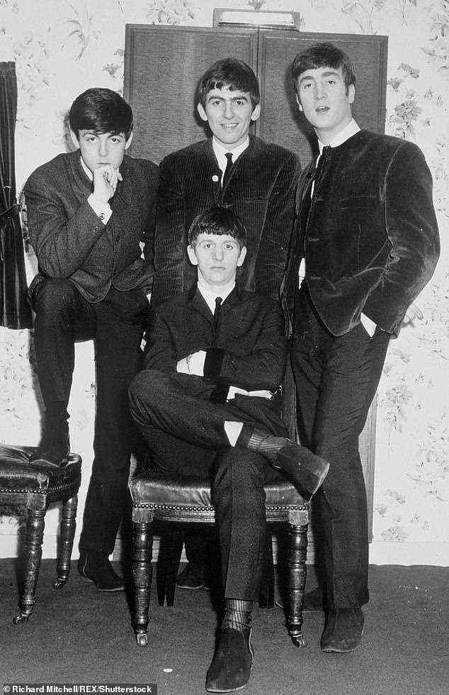 Ansichten: Paul hatte Howard Stern bereits im April 2020 gesagt, dass er glaubte, dass die Beatles (Bild 1963) eine insgesamt bessere Gruppe als die Rolling Stones seien