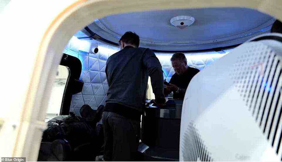Here is Chris Boshuizen and William Shatner training inside the Blue Origin capsule