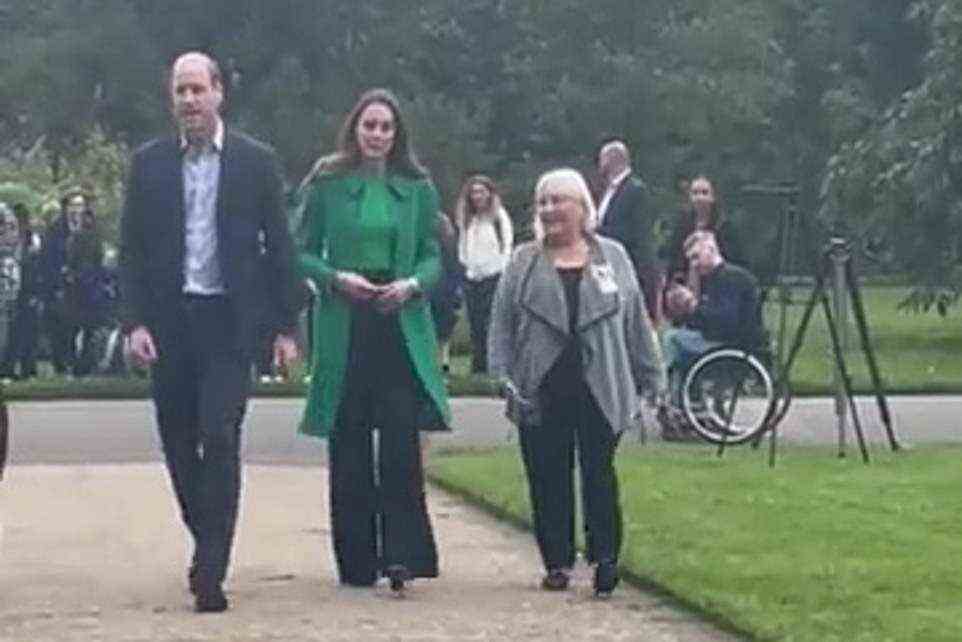 Der Herzog und die Herzogin von Cambridge schlenderten bei ihrem Besuch für das Generation Earthshot-Event durch Kew Gardens