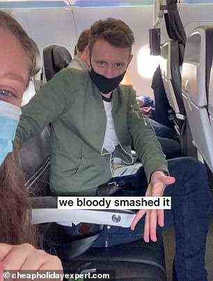 Die in London ansässige Chelsea drehte ihr Video auf einem British Airways-Flug von Heathrow nach Korfu, den sie mit ihrem Freund James mitnahm