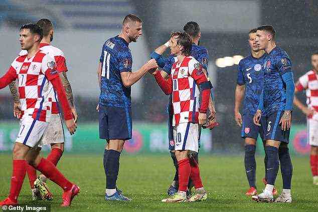 Croatia fell behind in the race for top spot in Group H as they drew 2-2 with Slovakia