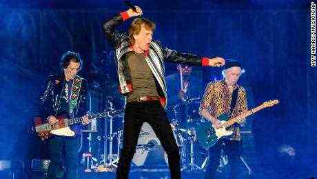 Rolling Stones zollen Charlie Watts Tribut, als sie endlich die US-Tour starten