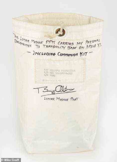 Aldrin, Teil der Apollo-11-Mission, war der zweite Mensch, der den Mond betrat, als er am 20. Juli 1969 aus der Mondlandefähre Eagle stieg und mit dabei war sein Personal Preference Kit (PPK), das zur Versteigerung steht .