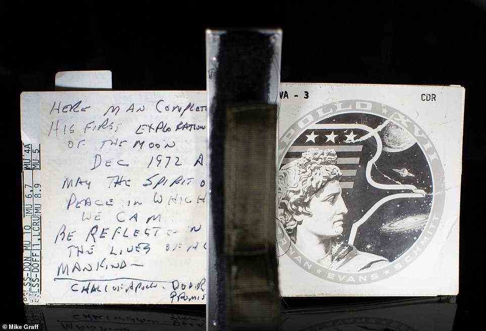 Das kleine Buch enthielt auch Notizen, die Cernan für eine Rede gemacht hatte, die er am 4. Dezember hielt - die letzten Worte, die vom Mond gesprochen wurden