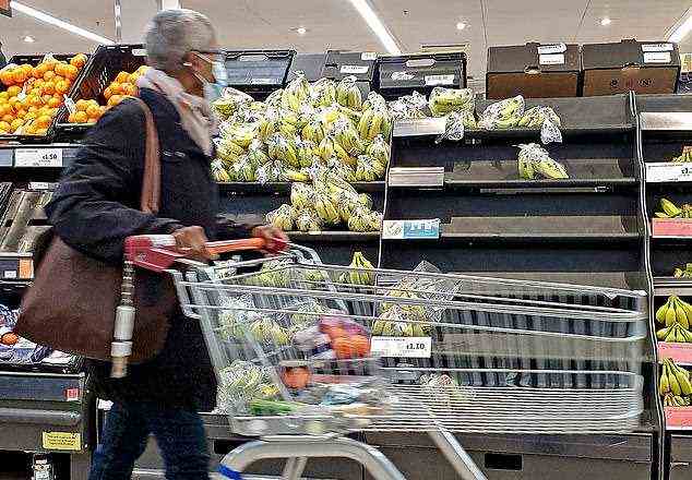 Heute: Angesichts steigender Kraftstoff- und Lebensmittelpreise stehen Käufer vor leeren Regalen in Supermärkten