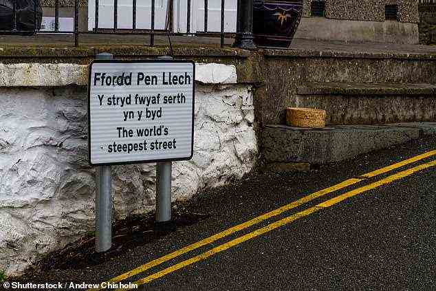2019 wurde Ffordd Pen Llech von Guinness World Records zur steilsten Straßenstraße der Welt erklärt – aber 2020 wurde der Titel an die Baldwin Street in Dunedin, Neuseeland, verliehen, nachdem GWR seine Messungen überprüft hatte