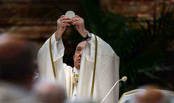 Der Papst: Papst Franziskus feiert die Eucharistie während einer Heiligen Messe