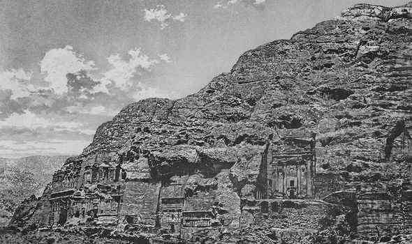 Geschichte: Ein Panoramafoto von Petra aus dem Jahr 1874
