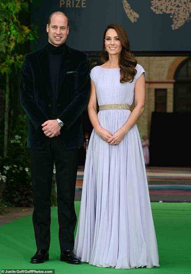 Kate Middleton verblüffte heute in einem wunderschönen puderblauen Kleid, als sie Prinz William im Alexandra Palace in London auf dem grünen Teppich bei der ersten Verleihung des Earthshot-Preises begleitete